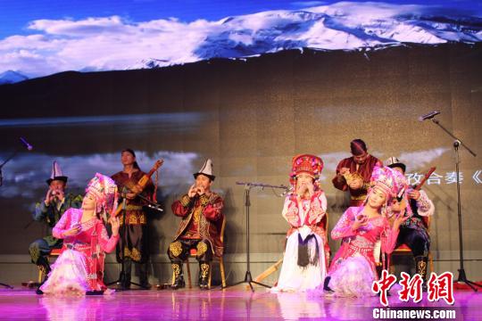 新疆传统乐舞丝路巡展兰州民众感受多彩民族文化